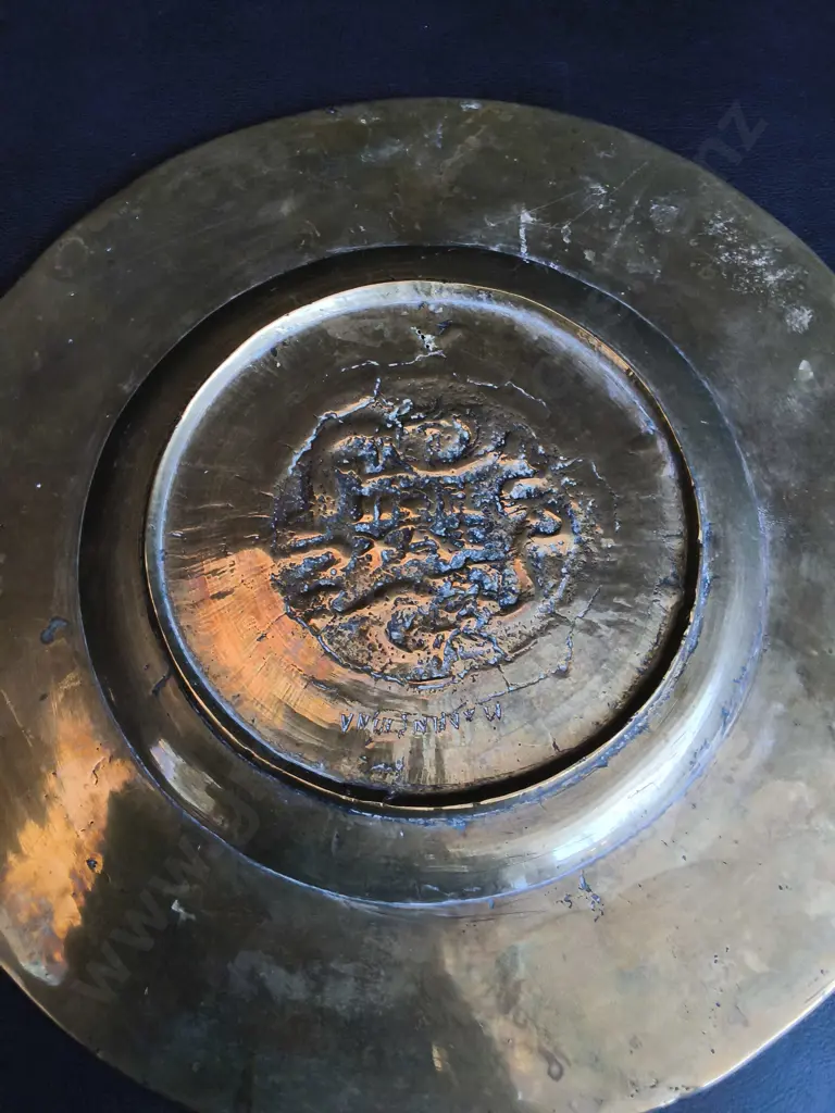 VINTAGE CHINESE BRASS DRAGON CHARGER PLATE, DIA 26 CM Image 1++