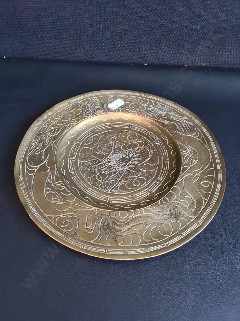 VINTAGE CHINESE BRASS DRAGON CHARGER PLATE, DIA 26 CM Image 1++
