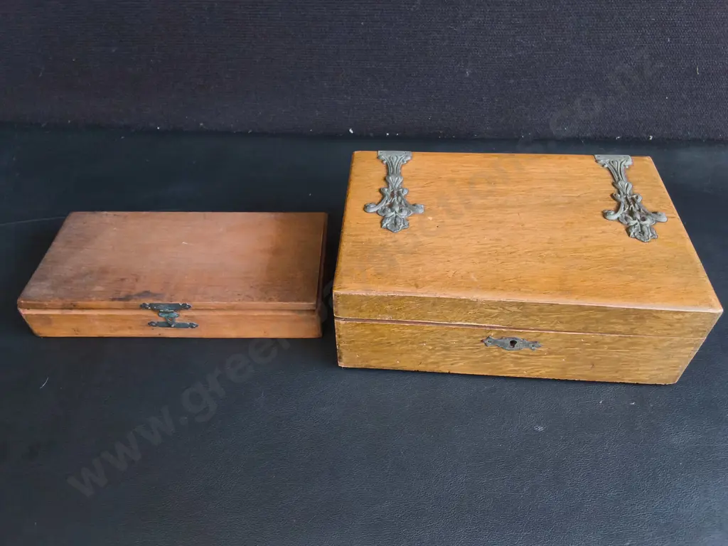 PAIR OF WOODEN JEWELRY BOXES INCLUDING CONTENTS Image 1++