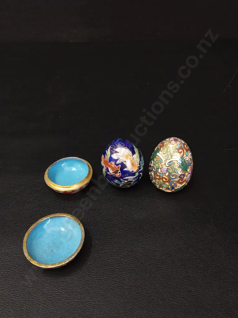 2 VINTAGE CHINESE CLOISONNÉ EGGS AND A TRINKET BOX TALLEST H6CM Image 1++