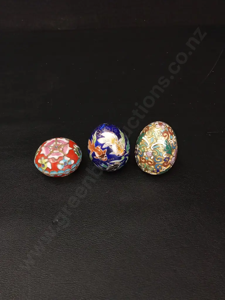 2 VINTAGE CHINESE CLOISONNÉ EGGS AND A TRINKET BOX TALLEST H6CM Image 1++
