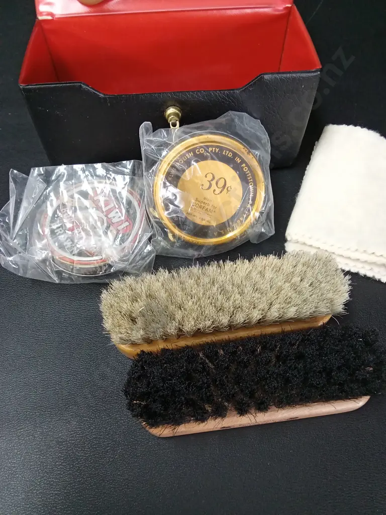 KIWI SHOE SHINE COMPACT Image 1++