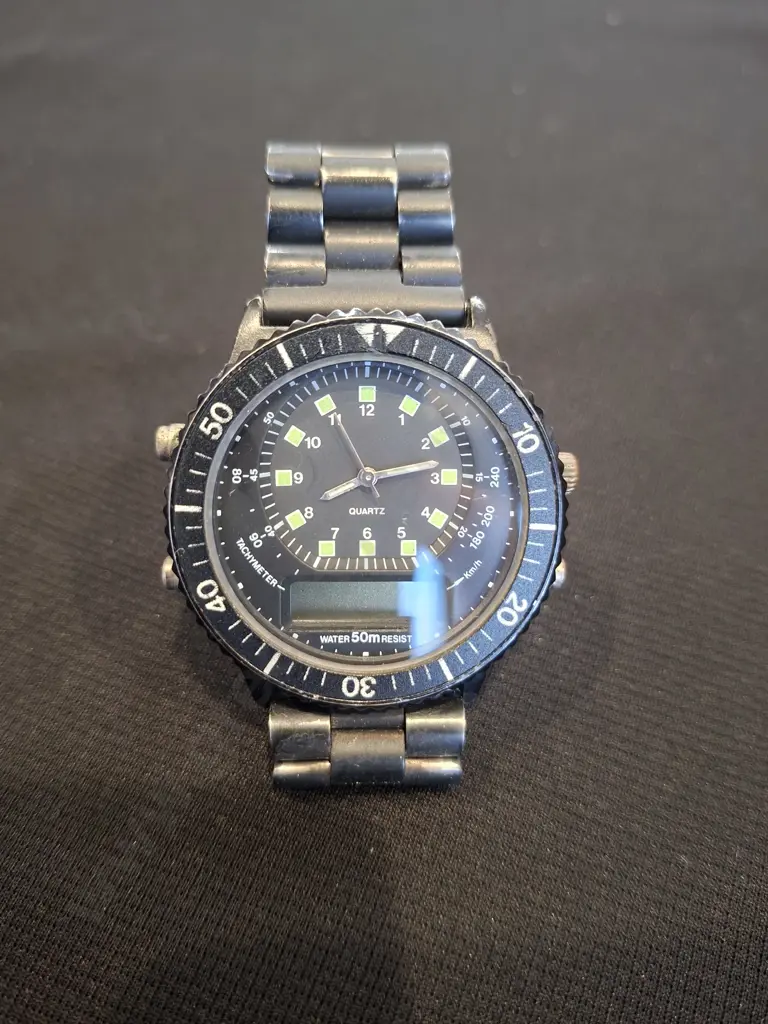 WATCH UNBRANDED DIGITAL / ANALOGUE WATCH WITH ROTATING BEZEL Image 1++