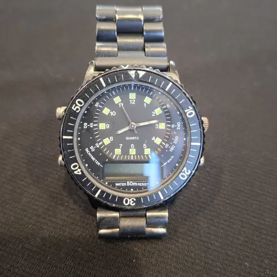 WATCH UNBRANDED DIGITAL / ANALOGUE WATCH WITH ROTATING BEZEL