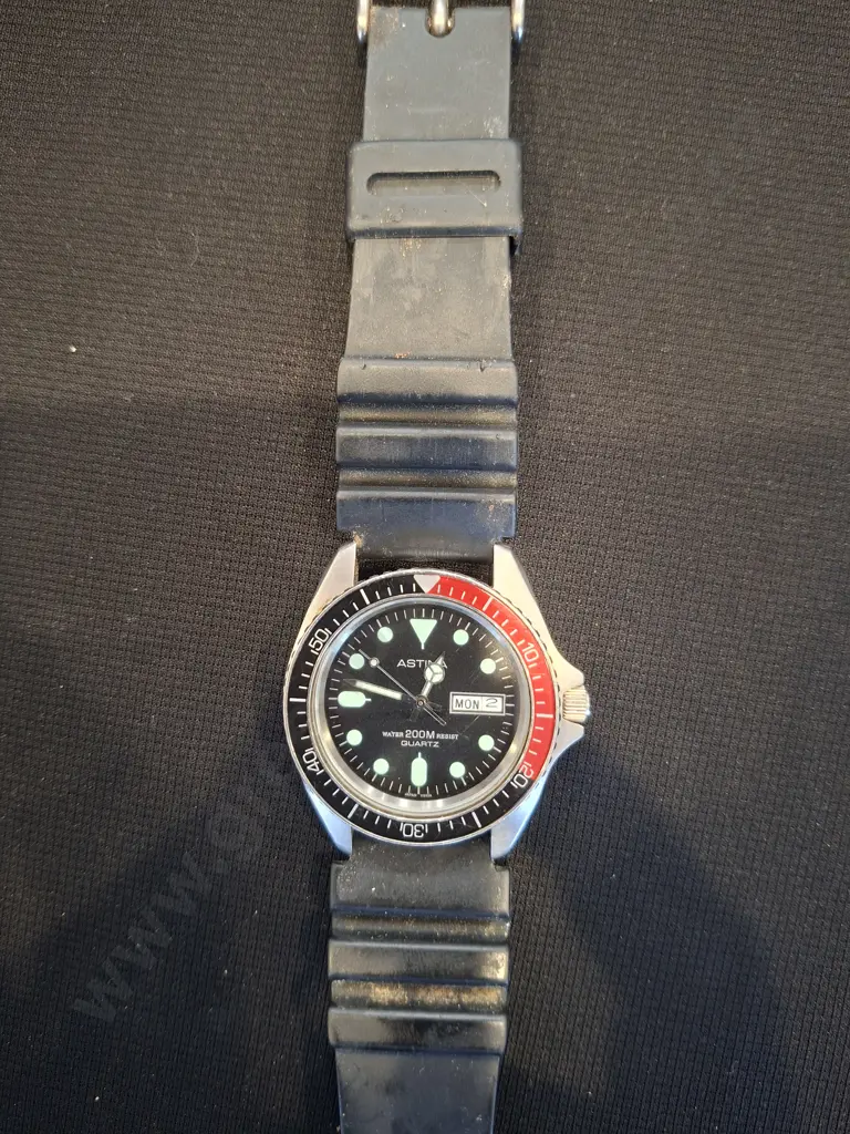 WATCH - ASTINA QUARTZ MENS DIVE WATCH WATER RESISTANT TO 200M BLACK RUBBER STRAP IN BOX Image 1++