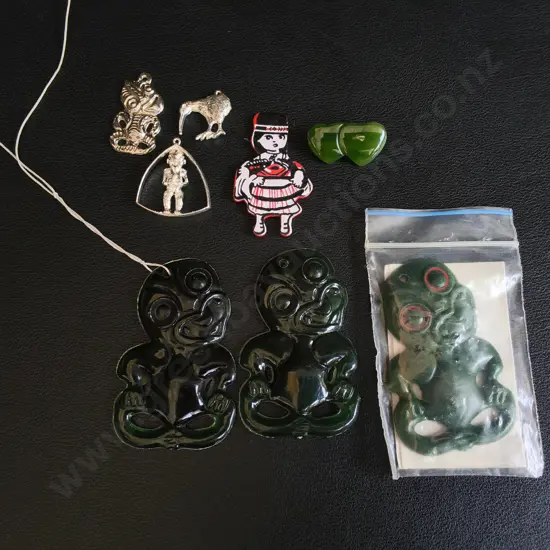 VINTAGE NZ SOUVENIRS, RETRO PLASTIC TIKIS AND ENAMEL CHARMS, INCLUDING AIR NEW ZEALAND TIKI PENDANT