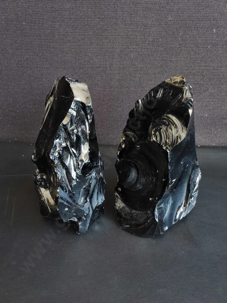 2 LARGE PIECES OF RAW BLACK OBSIDIAN, TALLEST H 18 CM Image 1++