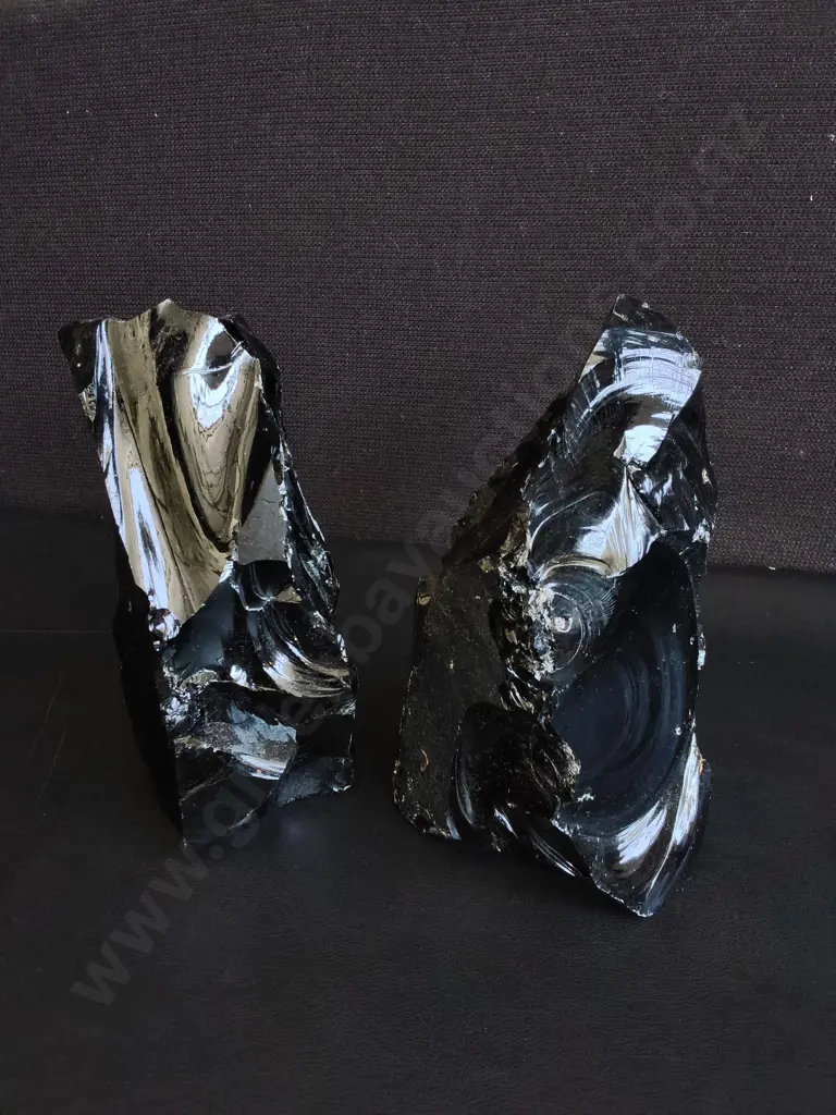 2 LARGE PIECES OF RAW BLACK OBSIDIAN, TALLEST H 18 CM Image 1++
