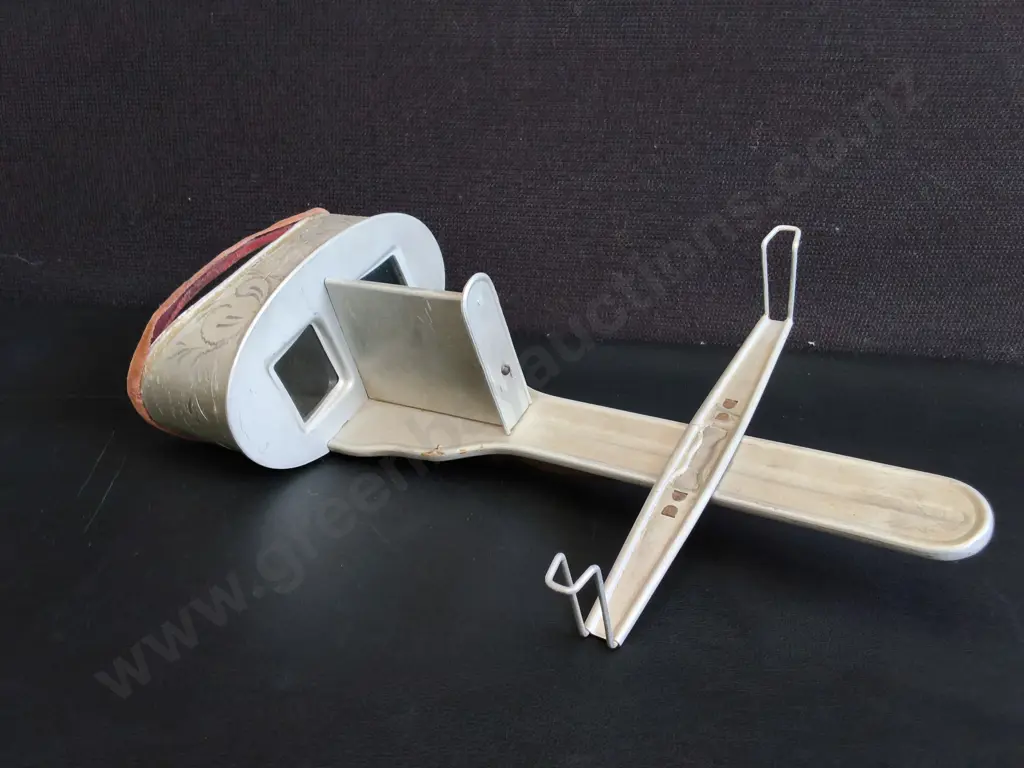 VINTAGE STEREOSCOPE AND STEREOSCOPE VIEWING CARDS Image 1++