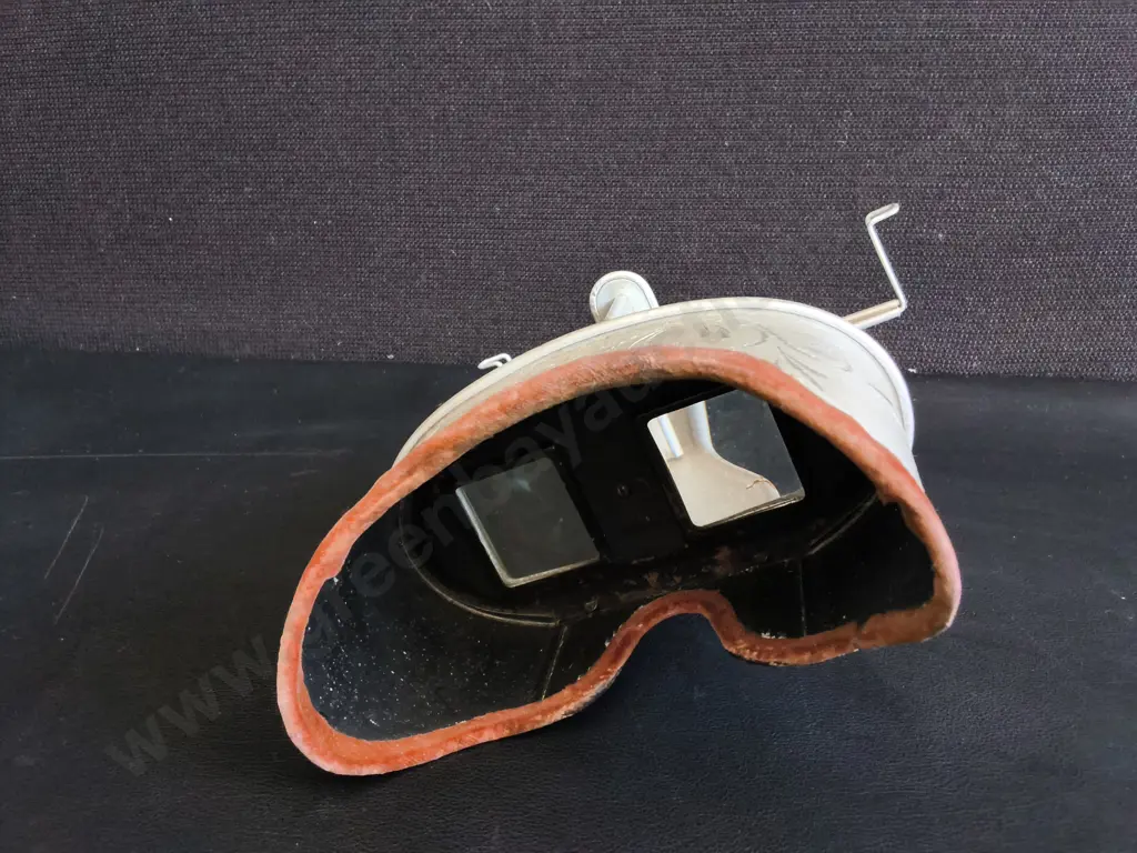 VINTAGE STEREOSCOPE AND STEREOSCOPE VIEWING CARDS Image 1++
