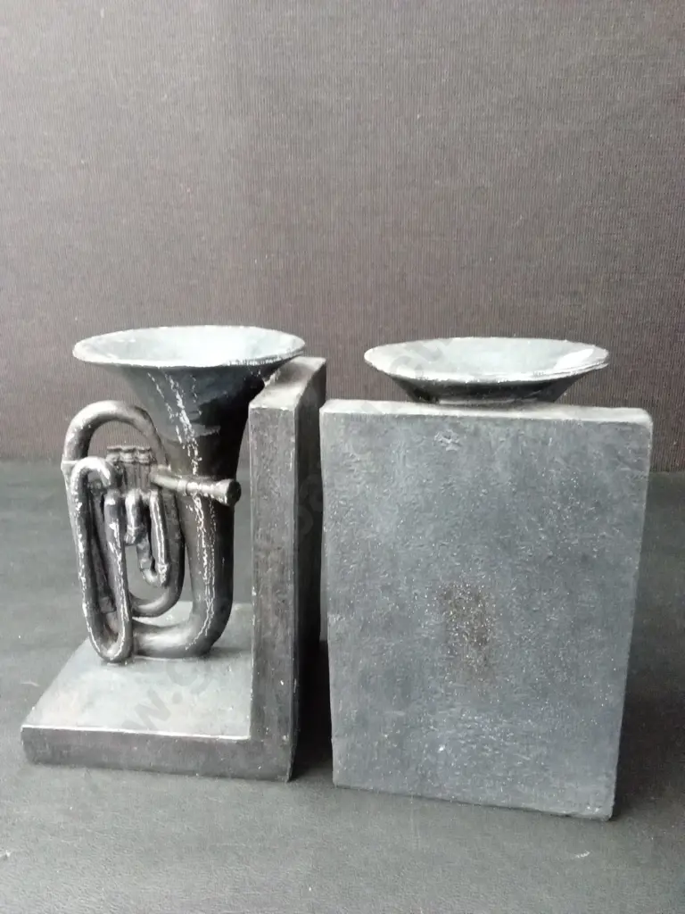 PAIR OF TUBA BOOKENDS H17CM Image 1++