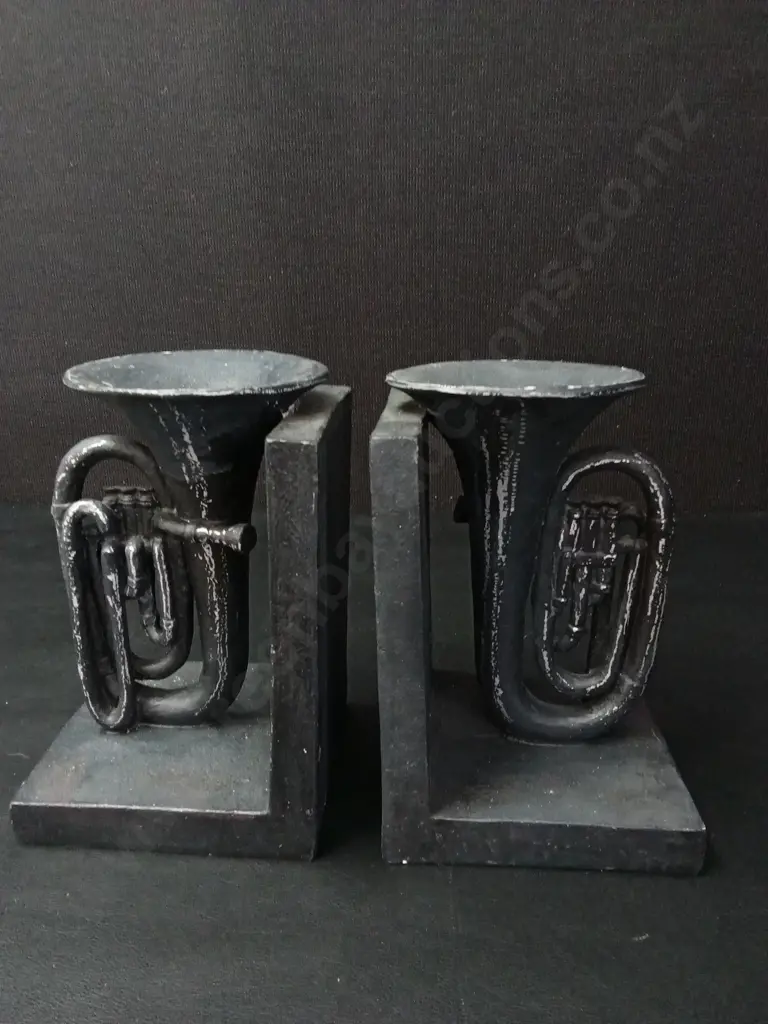 PAIR OF TUBA BOOKENDS H17CM Image 1++