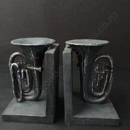 PAIR OF TUBA BOOKENDS H17CM