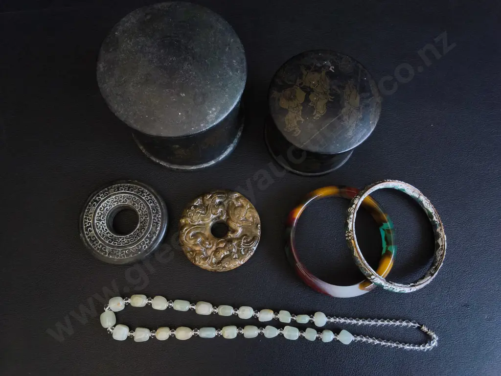 COLLECTION OF TRADITIONAL ASIAN VINTAGE ARTIFACTS, 7 PIECES, TALLEST H 7 CM Image 1++