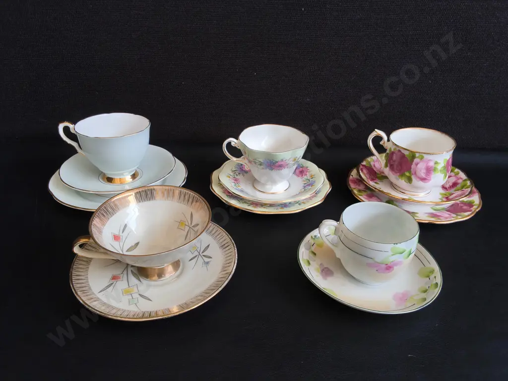 5 VINTAGE TEA CUP AND SAUCER SETS, INCLUDING BONE CHINA Image 1++