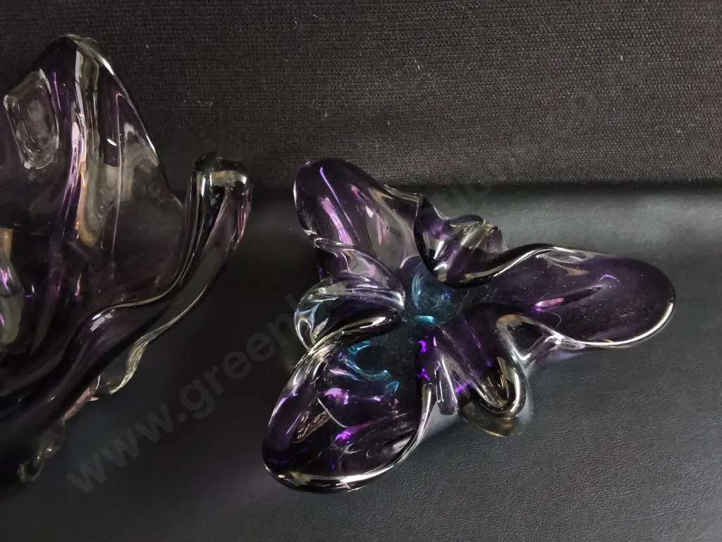 PAIR OF VINTAGE PURPLE FREEFORM ART GLASS BOWLS/ASHTRAYS, TALLEST H 16 CM Image 1++