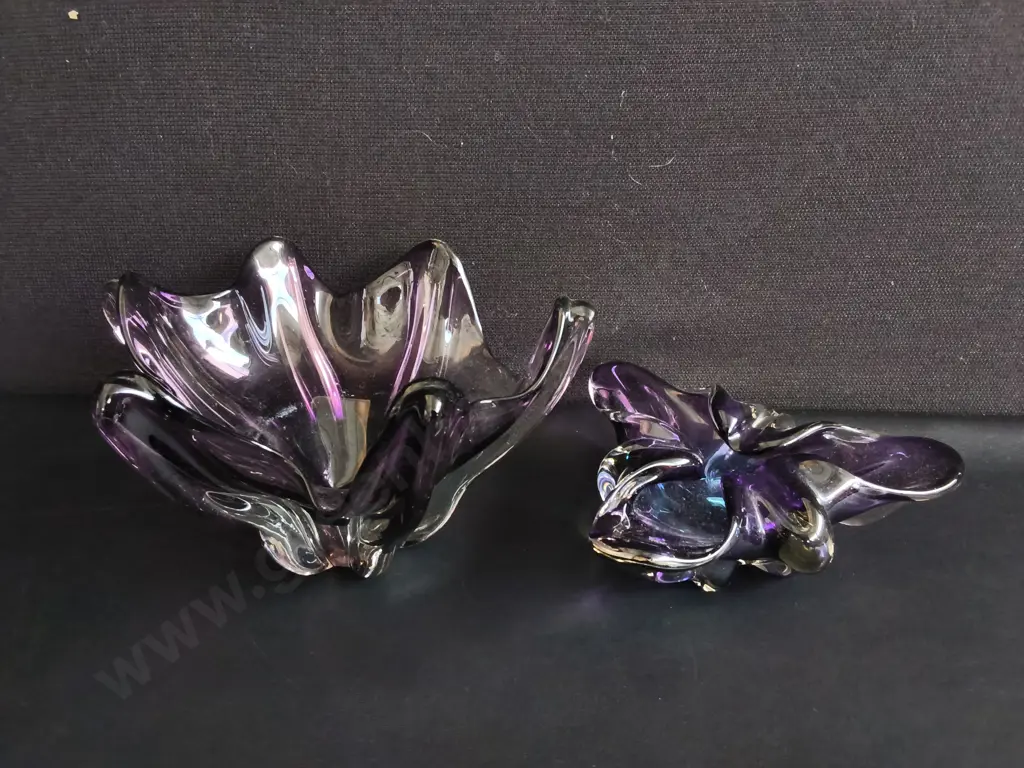 PAIR OF VINTAGE PURPLE FREEFORM ART GLASS BOWLS/ASHTRAYS, TALLEST H 16 CM Image 1++