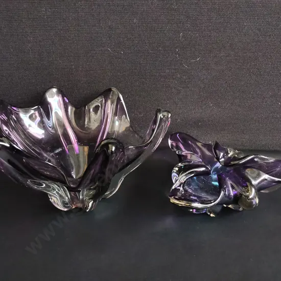 PAIR OF VINTAGE PURPLE FREEFORM ART GLASS BOWLS/ASHTRAYS, TALLEST H 16 CM