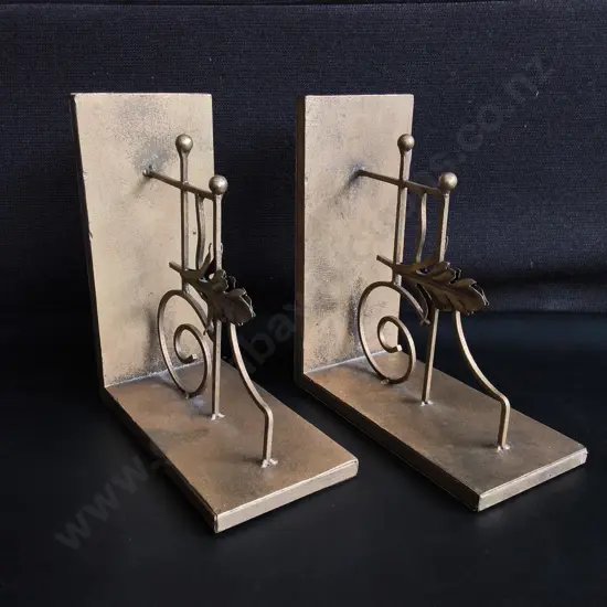 PAIR OF DECORATIVE GOLD COLOUR METAL BOOKENDS, H 22 CM