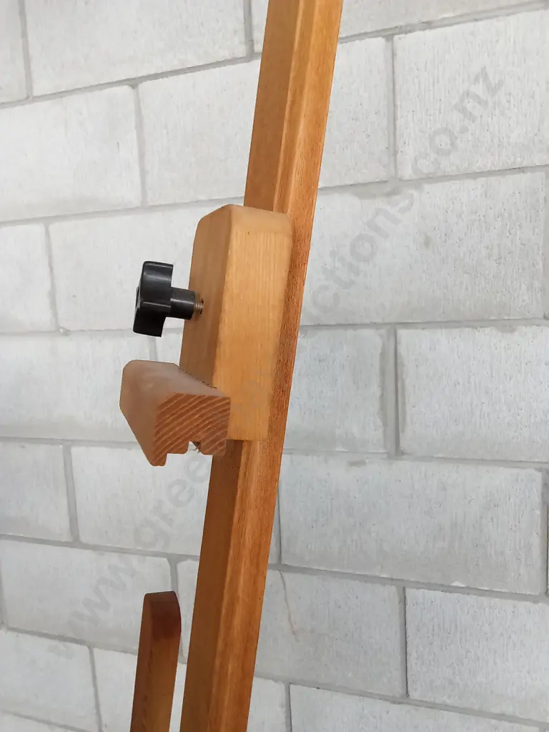 ADJUSTABLE EASEL, MAX HEIGHT IS 240CM Image 1++