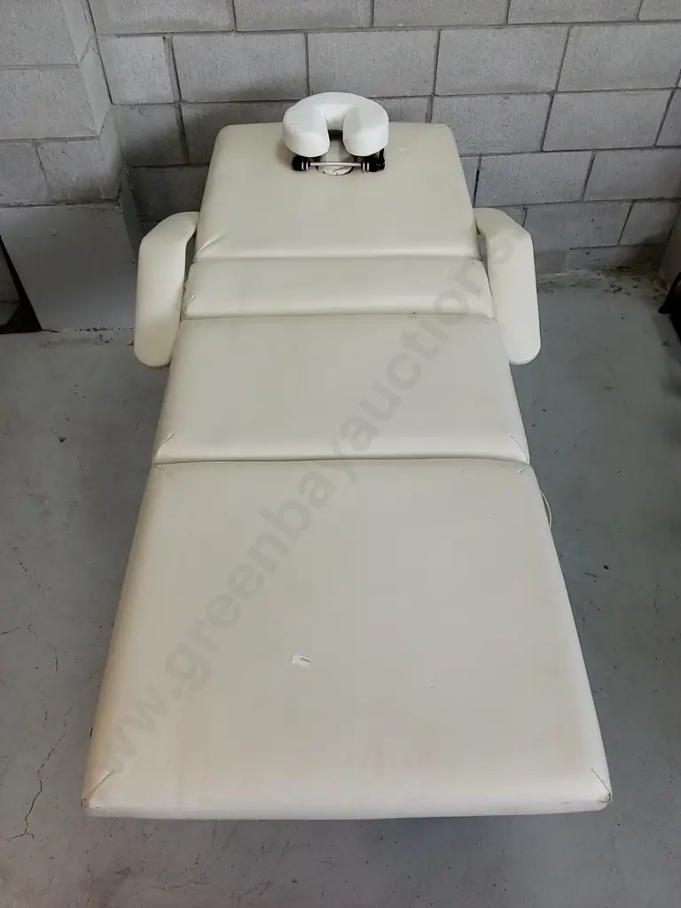 FULLY ADJUSTABLE MASSAGE TABLE WITH CASE, H 75CM X L 185CM X W 69CM Image 1++