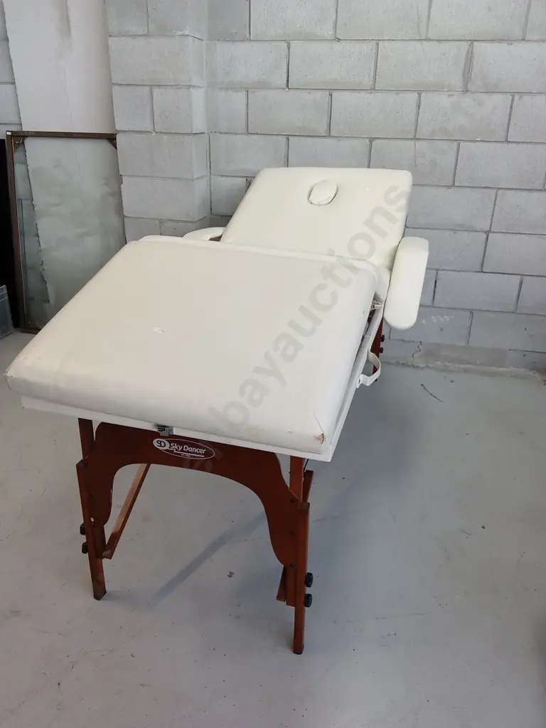 FULLY ADJUSTABLE MASSAGE TABLE WITH CASE, H 75CM X L 185CM X W 69CM Image 1++