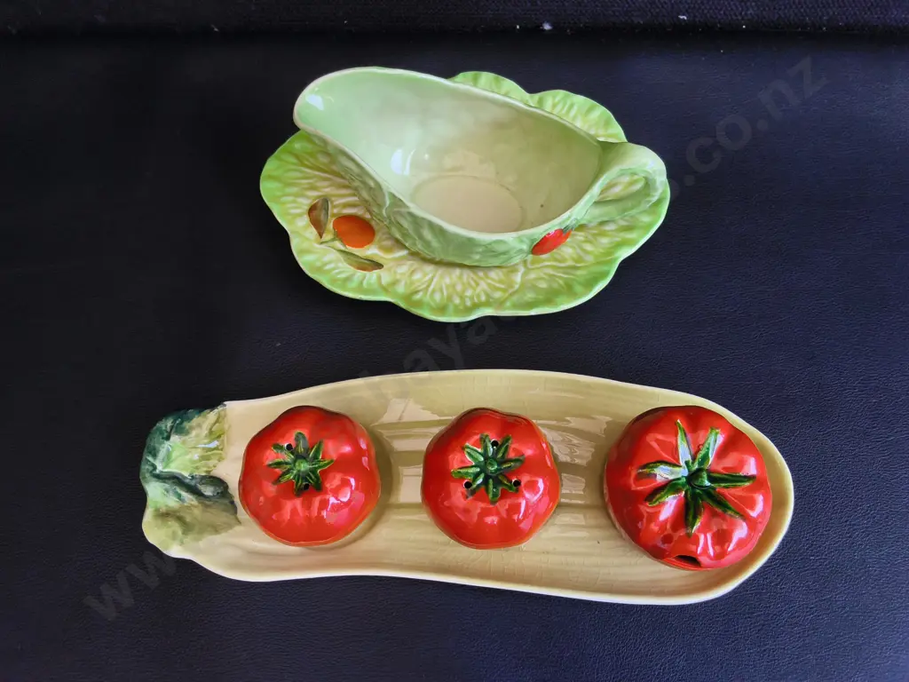 VINTAGE CERAMIC CARLTONWARE "SALAD WARE", INCLUDING CRUET SET TRAY, AND GRAVY BOAT SET, WIDEST W 22 CM Image 1++