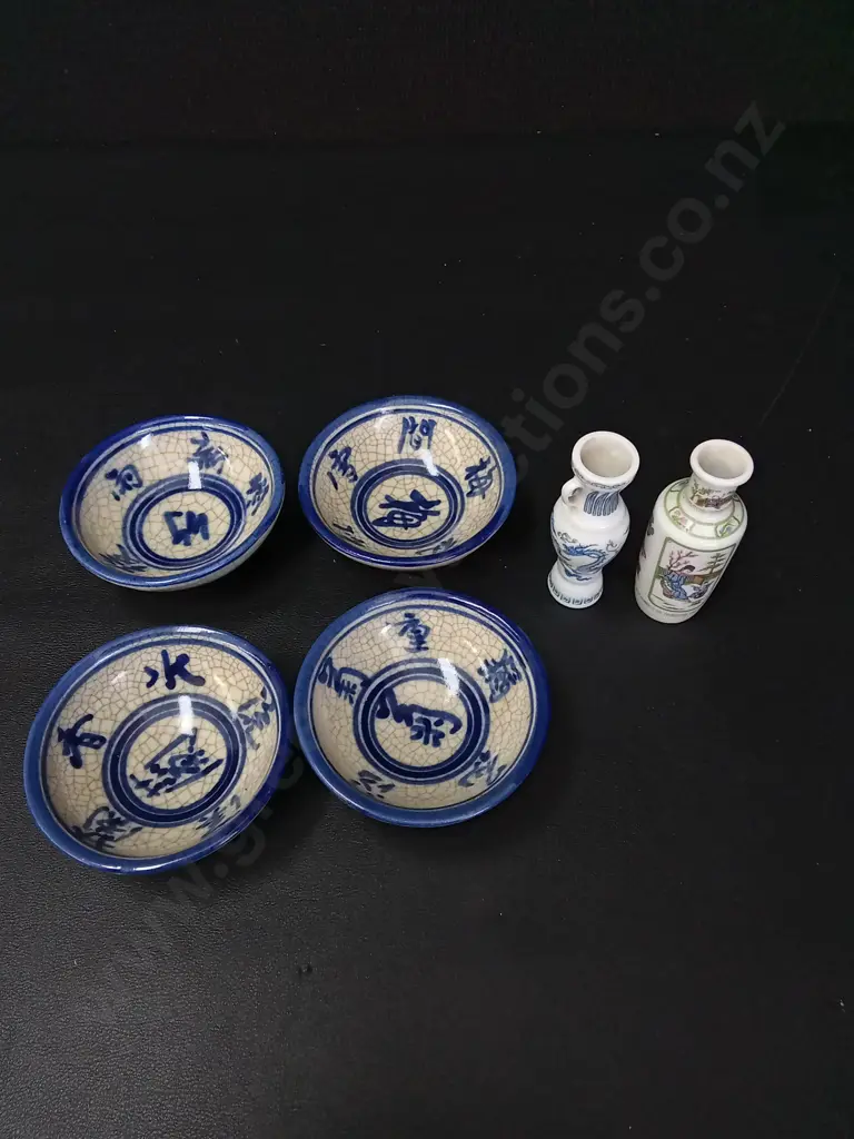 4 PORCELAIN SMALL BOWLS D90CM AND 2 MINIATURE VASES H8CM Image 1++