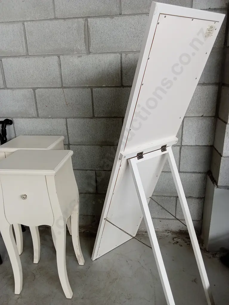 BEDROOM COLLECTION OF SIDE TABLES, CHAIR, AND FREESTANDING, MIRROR Image 1++