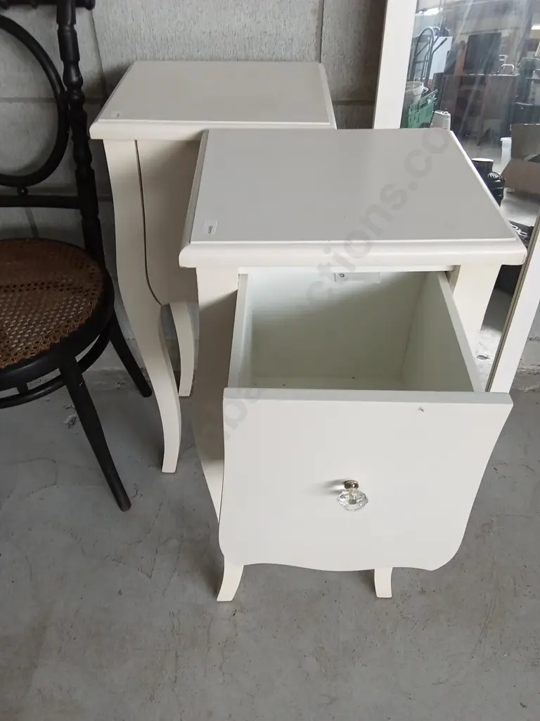 BEDROOM COLLECTION OF SIDE TABLES, CHAIR, AND FREESTANDING, MIRROR Image 1++