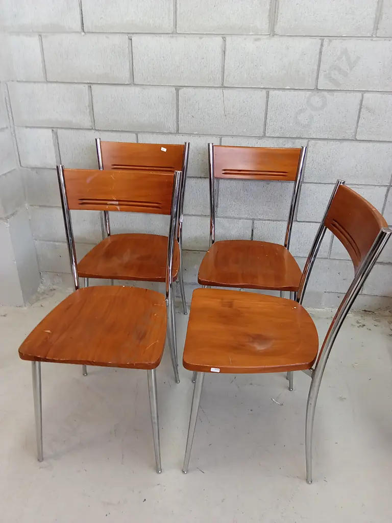 4 WOODEN CHAIRS WITH METAL FRAMES Image 1++