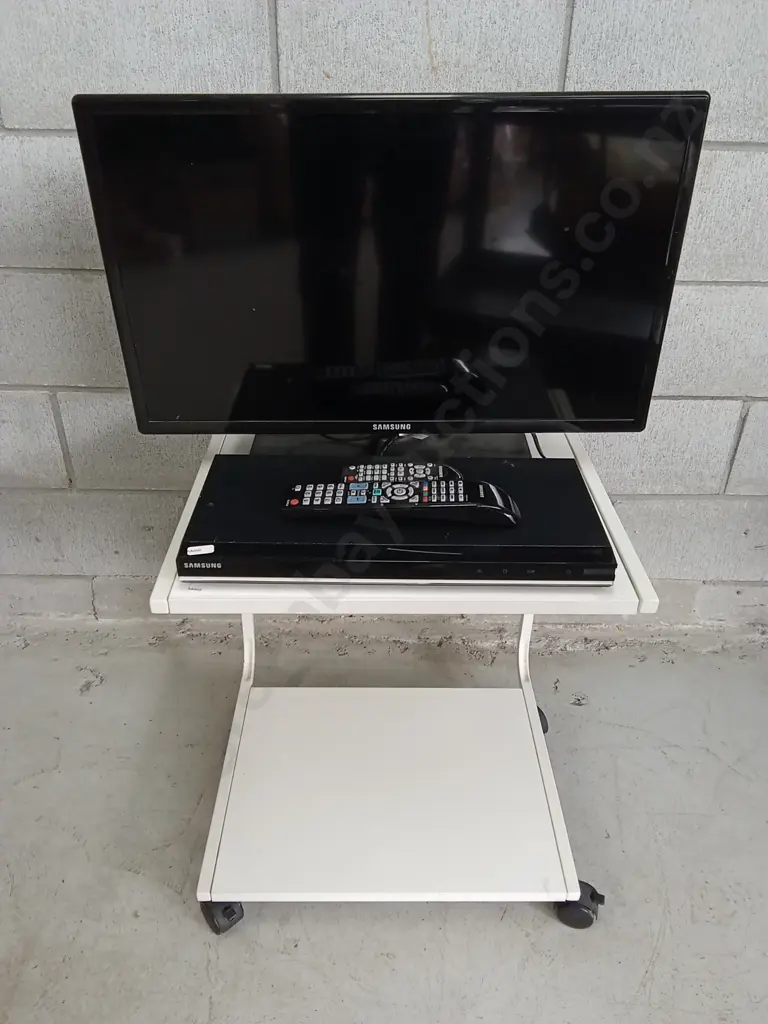SAMSUNG TV STATION ON WHEELS, 26", INCLUDING WORKING DVD PLAYER AND CORD POUCH. Image 1++