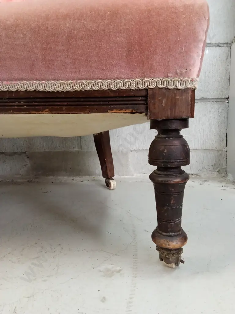 LATE VICTORIAN STYLE SOFA, H 75CM X W 135CM X D 55CM Image 1++