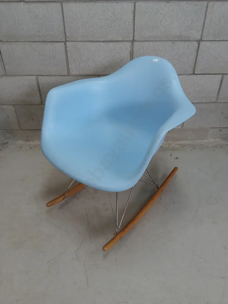 PLASTIC ROCKING CHAIR, 70CM TALL Image 1++