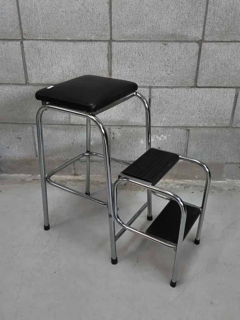 VINTAGE CHROME AND BLACK VINYL KITCHEN STEP STOOL Image 1++