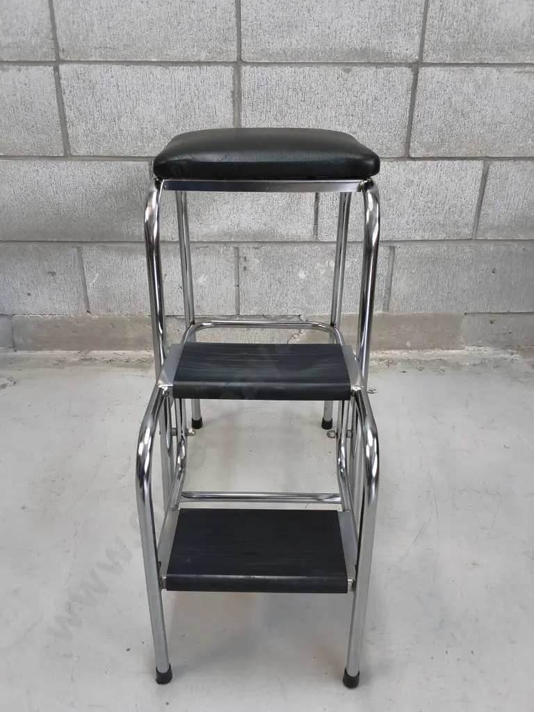 VINTAGE CHROME AND BLACK VINYL KITCHEN STEP STOOL Image 1++
