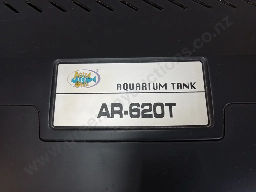 AQUARIUM TANK ON CABINET, H 143CM X W 62CM X D 38CM Image 1++