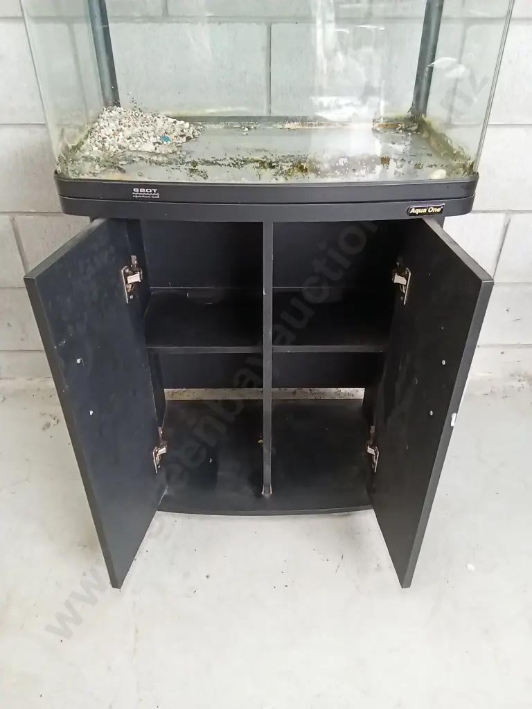 AQUARIUM TANK ON CABINET, H 143CM X W 62CM X D 38CM Image 1++