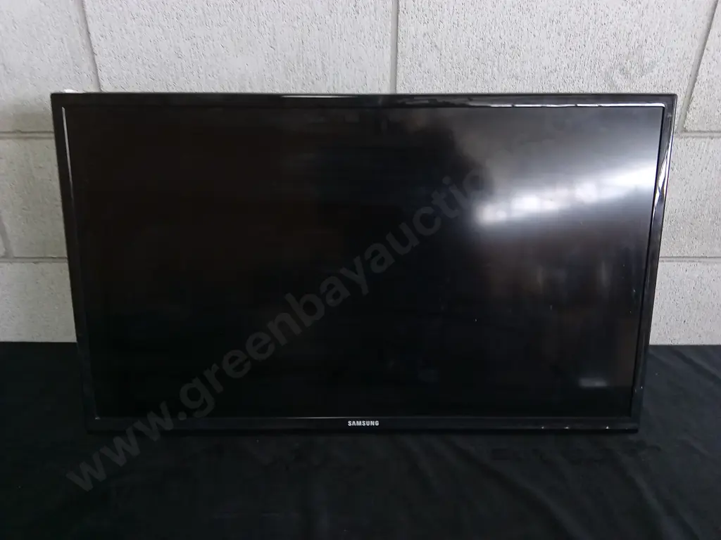 32" SAMSUNG TV (NO POWER CORD) Image 1++