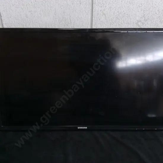 32" SAMSUNG TV (NO POWER CORD)