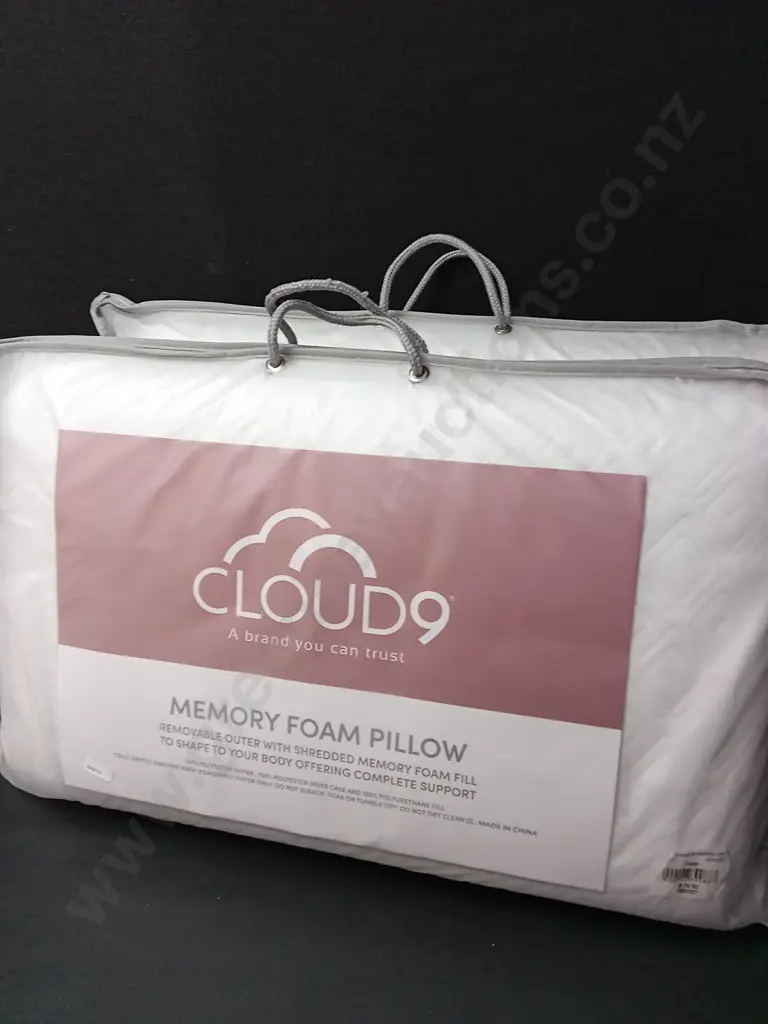 2 BRAND NEW CLOUD 9 MEMORY FOAM PILLOWS Image 1++