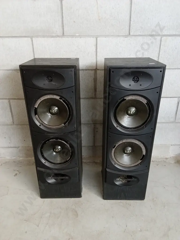 PAIR OF WHARFEDALE SPEAKERS Image 1++