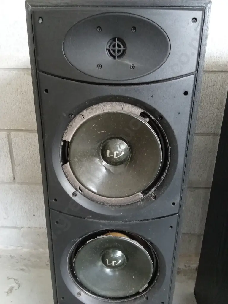 PAIR OF WHARFEDALE SPEAKERS Image 1++
