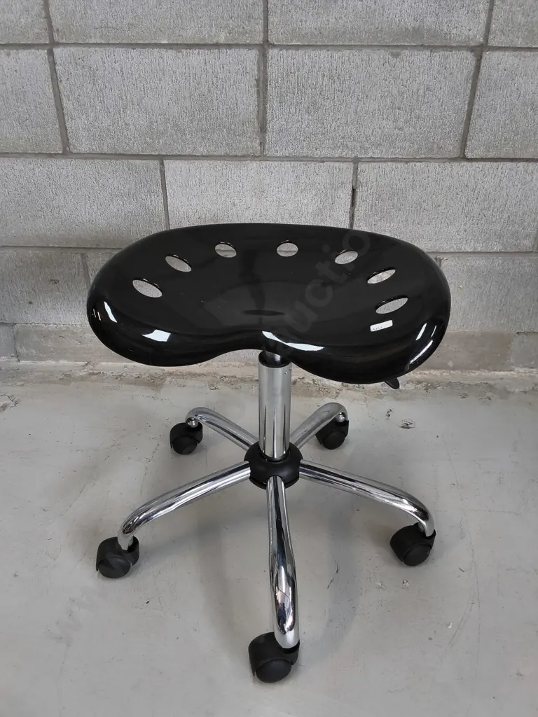 ADJUSTABLE HEIGHT BLACK TRACTOR SEAT STOOL Image 1++