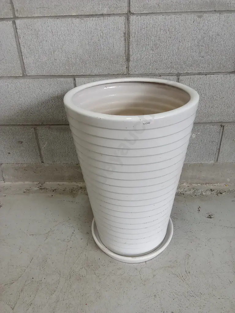 LARGE WHITE POT, H 53CM, 36CM DIAMETER Image 1++