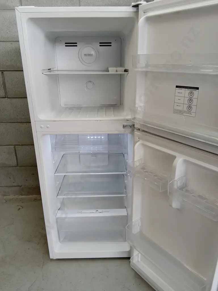 HAIER REFRIGERATOR AND FREEZER Image 1++