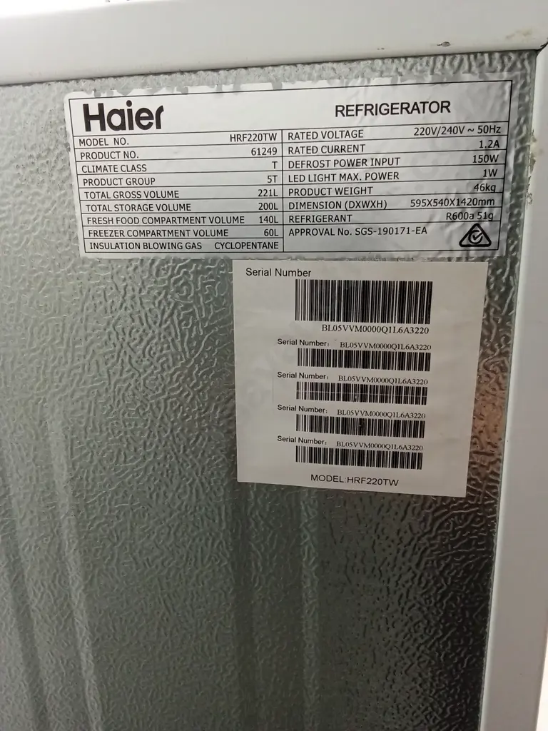 HAIER REFRIGERATOR AND FREEZER Image 1++