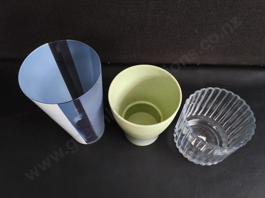 MIX OF 3 VASES, TALLEST H 25 CM Image 1++