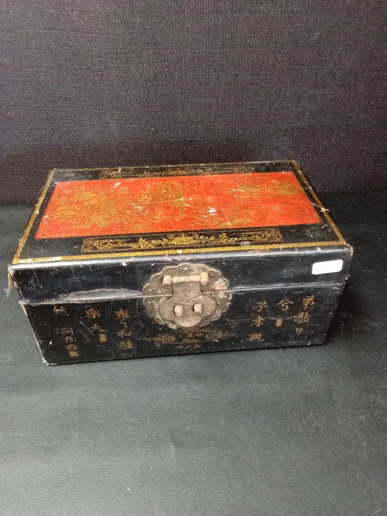 VINTAGE EAST ASIAN LAQUERED WOODEN CHEST L28CM H12CM Image 1++