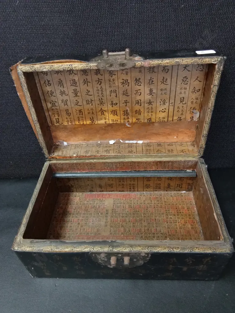 VINTAGE EAST ASIAN LAQUERED WOODEN CHEST L28CM H12CM Image 1++
